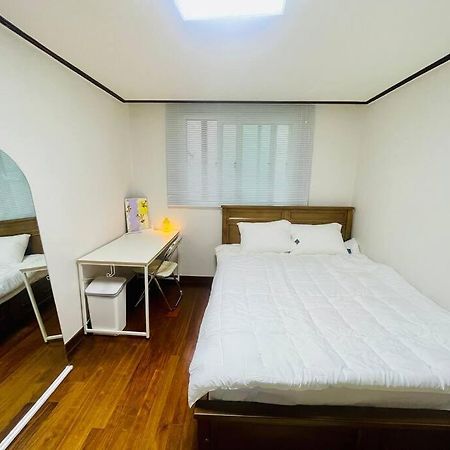 The Biggest Three Bedroom In Hongdae, Sinchon, Yonsei ソウル特別市 エクステリア 写真