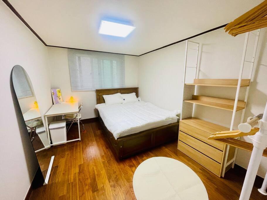 The Biggest Three Bedroom In Hongdae, Sinchon, Yonsei ソウル特別市 エクステリア 写真