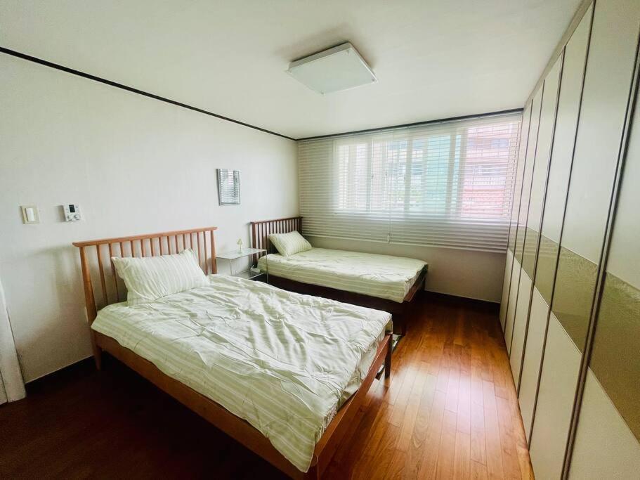 The Biggest Three Bedroom In Hongdae, Sinchon, Yonsei ソウル特別市 エクステリア 写真