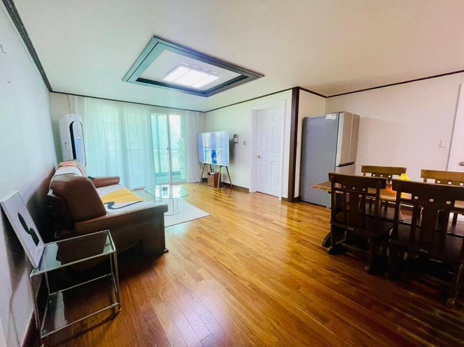 The Biggest Three Bedroom In Hongdae, Sinchon, Yonsei ソウル特別市 エクステリア 写真